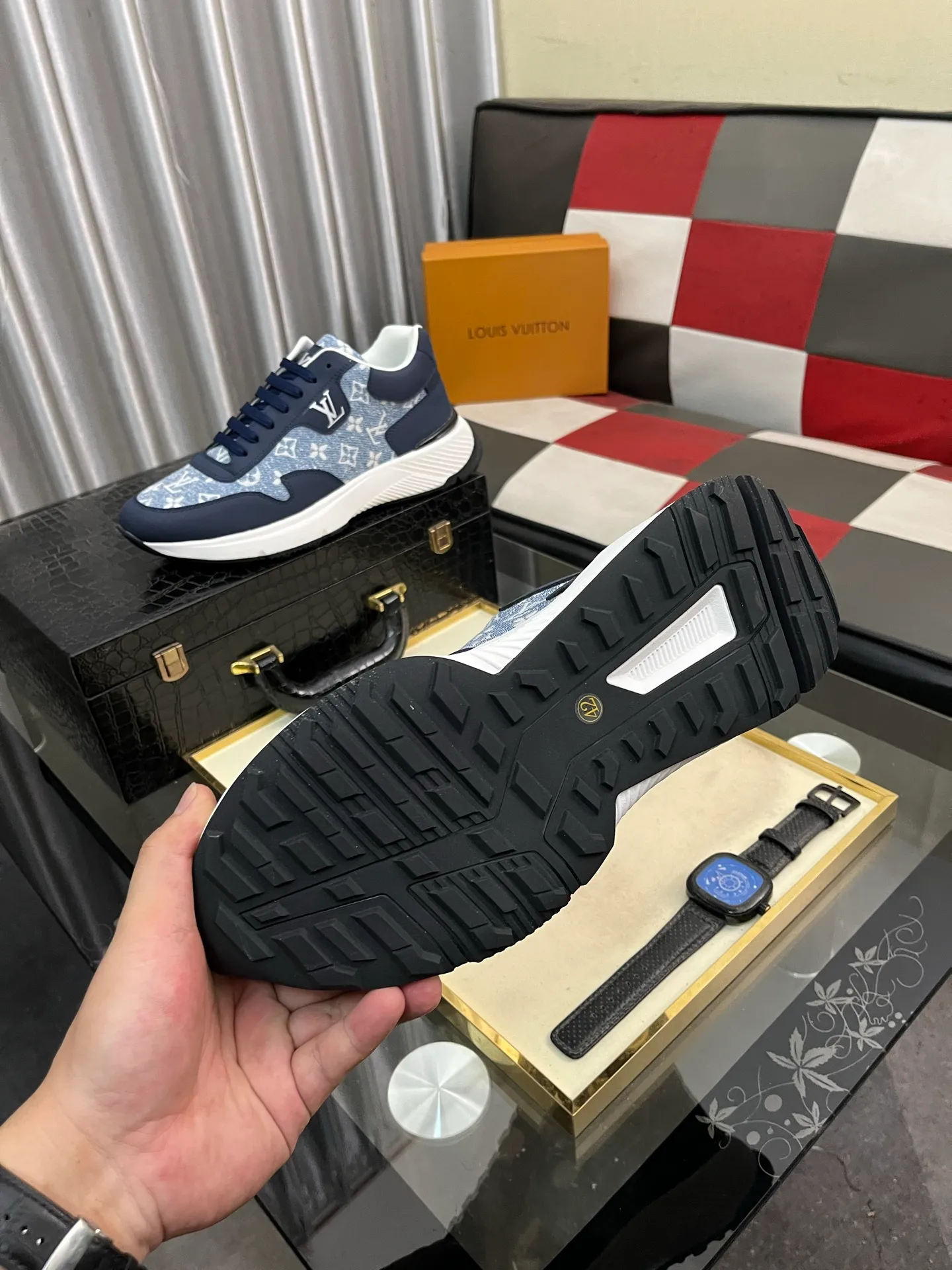 Men's shoes 💰458⌚️⌚️【LOUlS VUlTTON】Louis Vuitton ~ unique and casual style. LV counter purchasing 🏃casual shoes😍😍 are on sale at the men's counter at the same time. Italian imported brands select top-layer Italian cowhide. 🐑Sheepskin lining (refuses to discolor and grind feet) Sole: Original sole specially provided by the original factory 🎬Better in kind Code number: 38-444⃣️Color selection